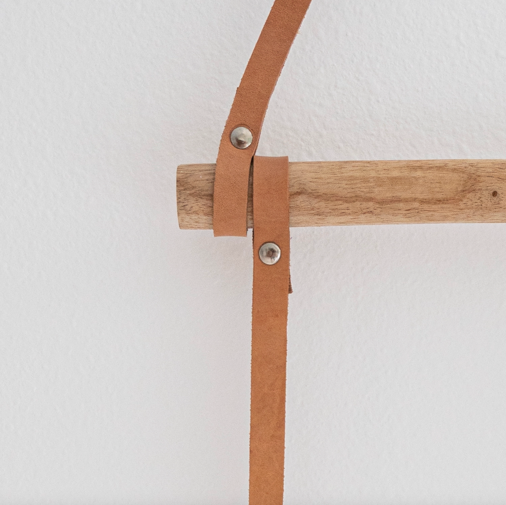 Hanging Blanket Ladder With Leather Straps